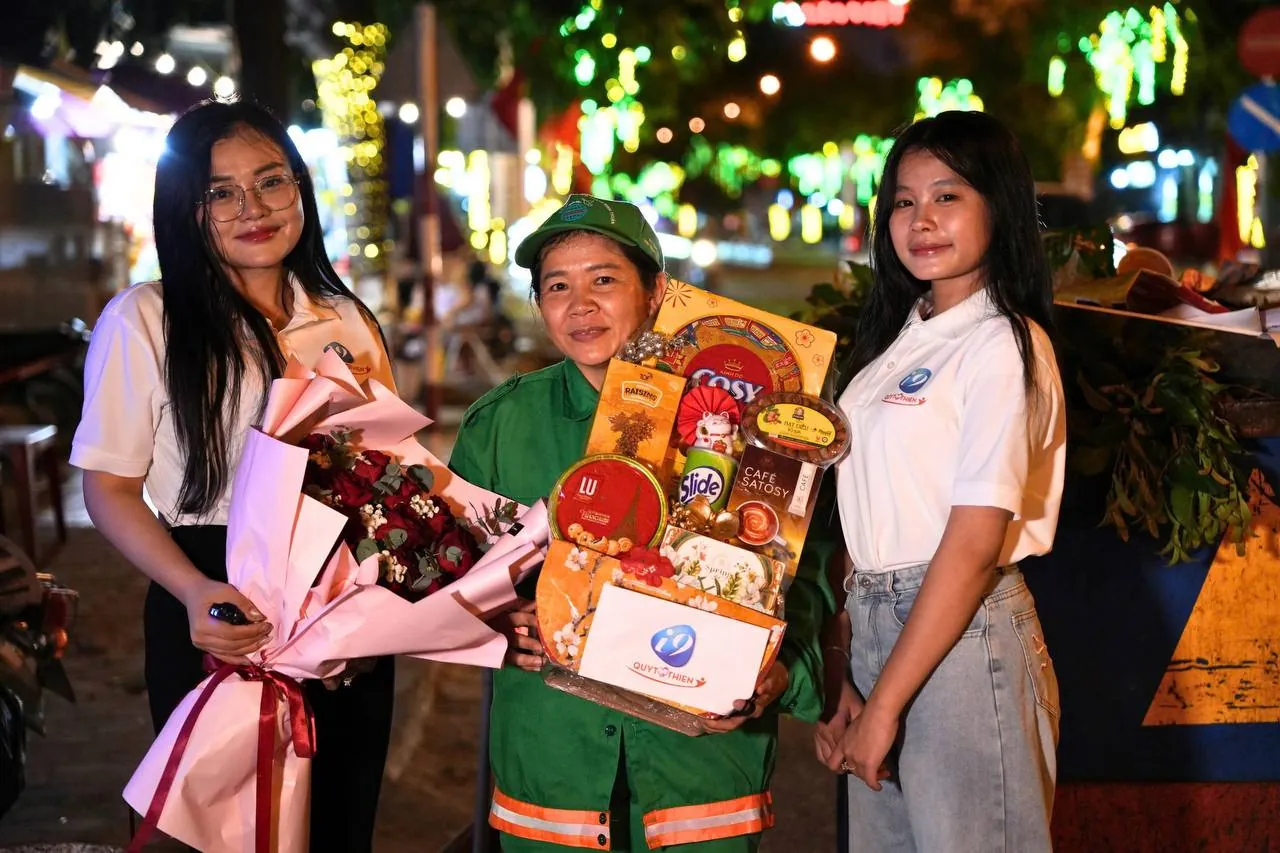 Biểu tượng đường dây nóng và Zalo